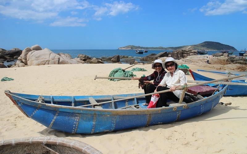 KHÁM PHÁ MIỀN ĐẤT HOA VÀNG TRÊN CỎ XANH